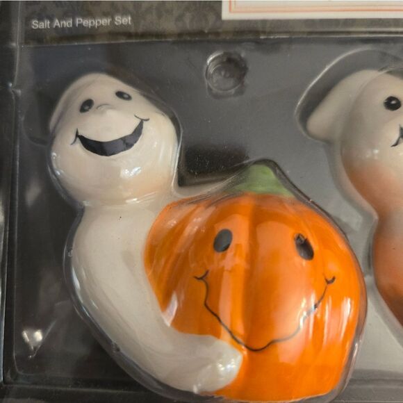 Holiday Inspirations Ghost & Pumpkin Salt & Pepper Shakers - Picture 3 of 4